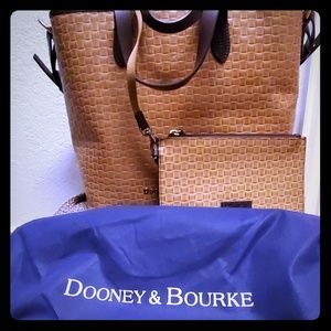 Dooney & Bourke tote bag with zipper clutch